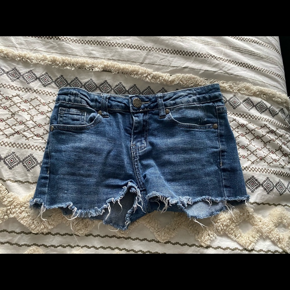 Frayed jean shorts